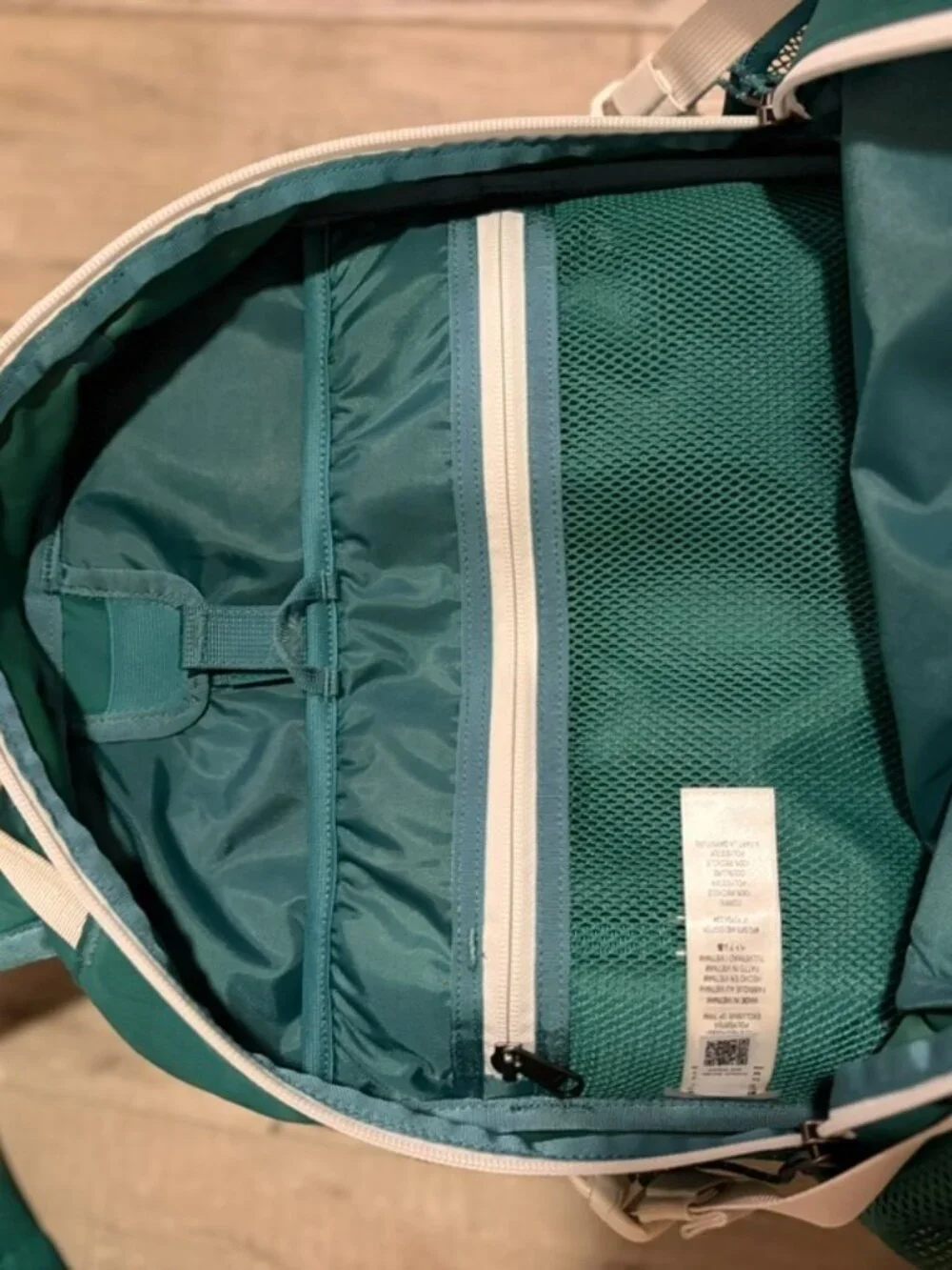 Patagonia Refugio Daypack 26L Backpack Gem Green 15